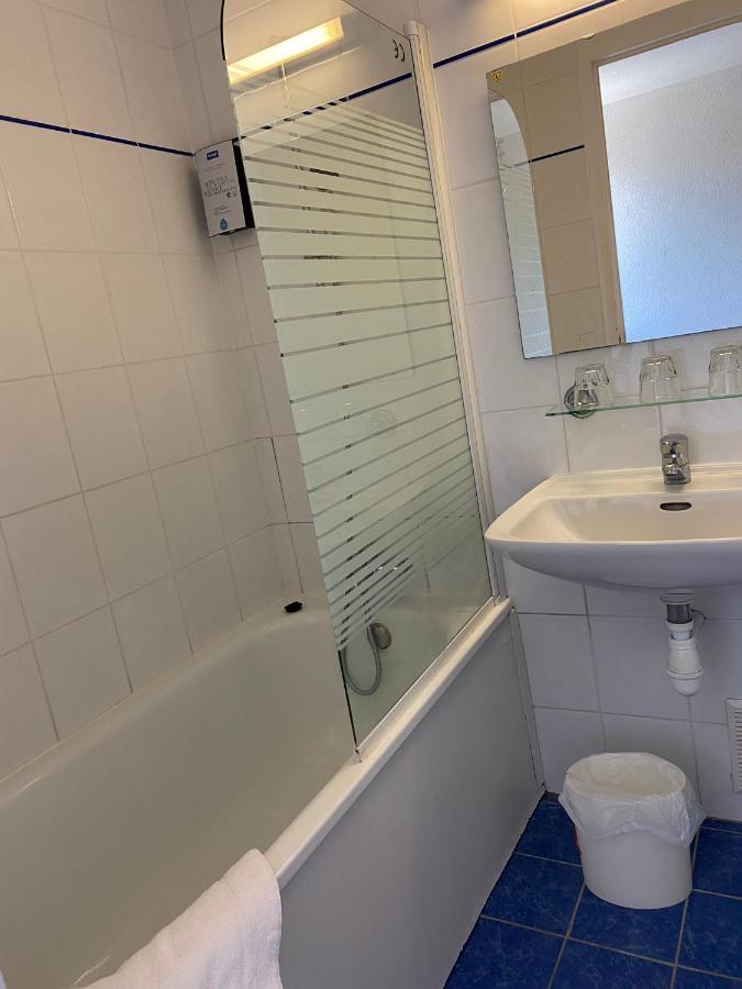 Shelder Hotel - Cherbourg En Cotentin - Equeurdreville Екстер'єр фото